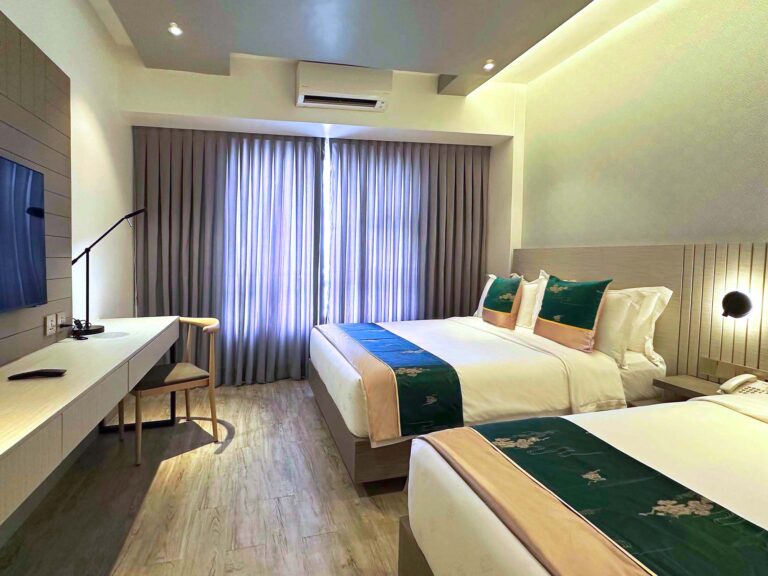 Deluxe Room b