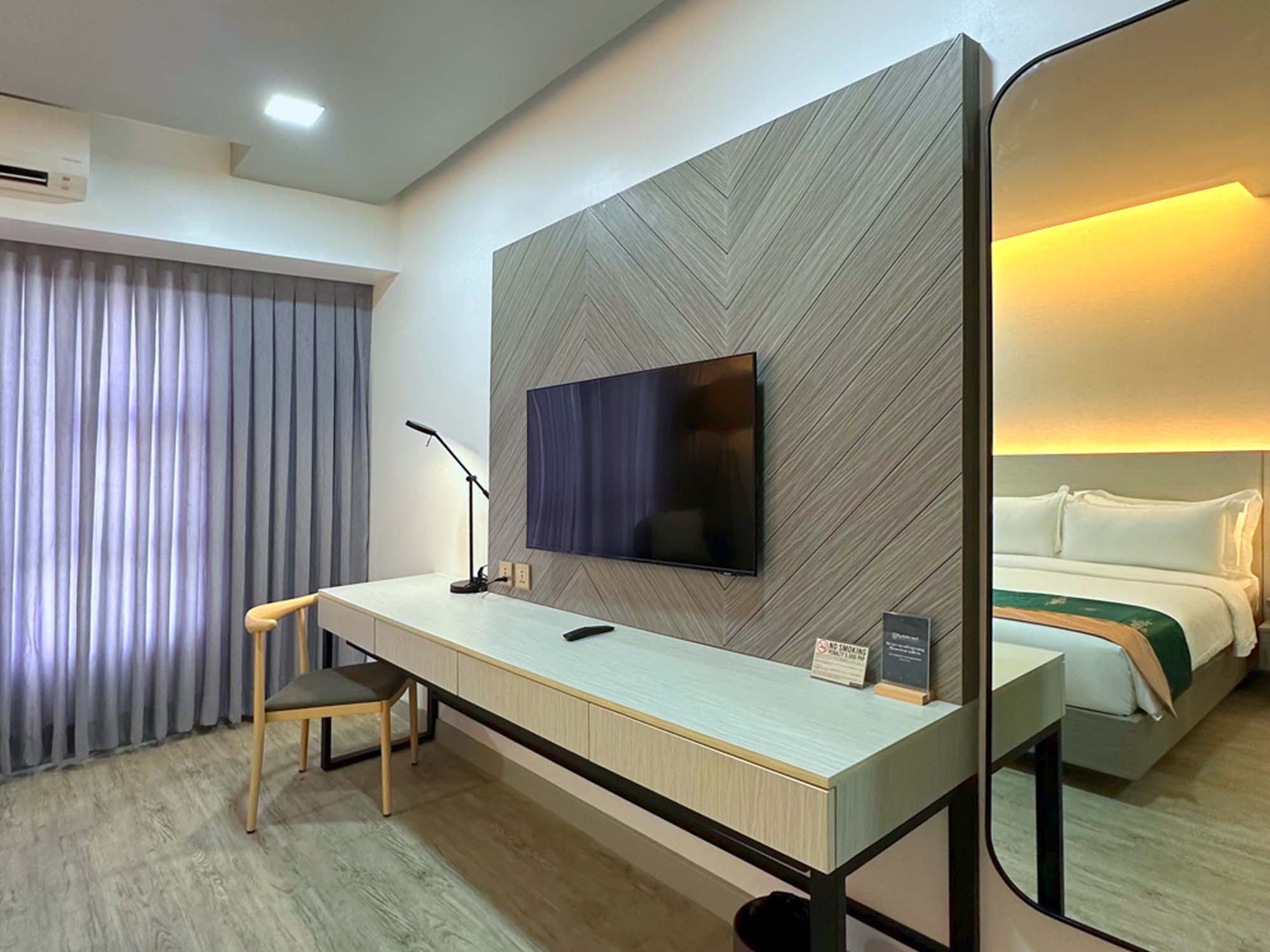 tv&mirror