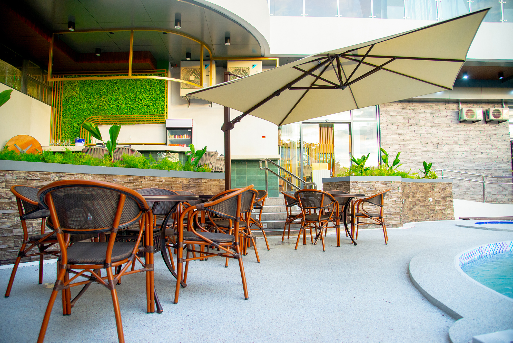 Lotus Poolbar